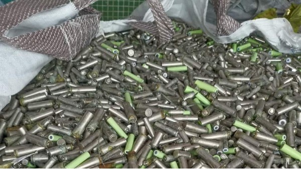 新能源汽车销售前景宽阔：废弃锂电池MK体育_MK球赛行业迎来“春天“